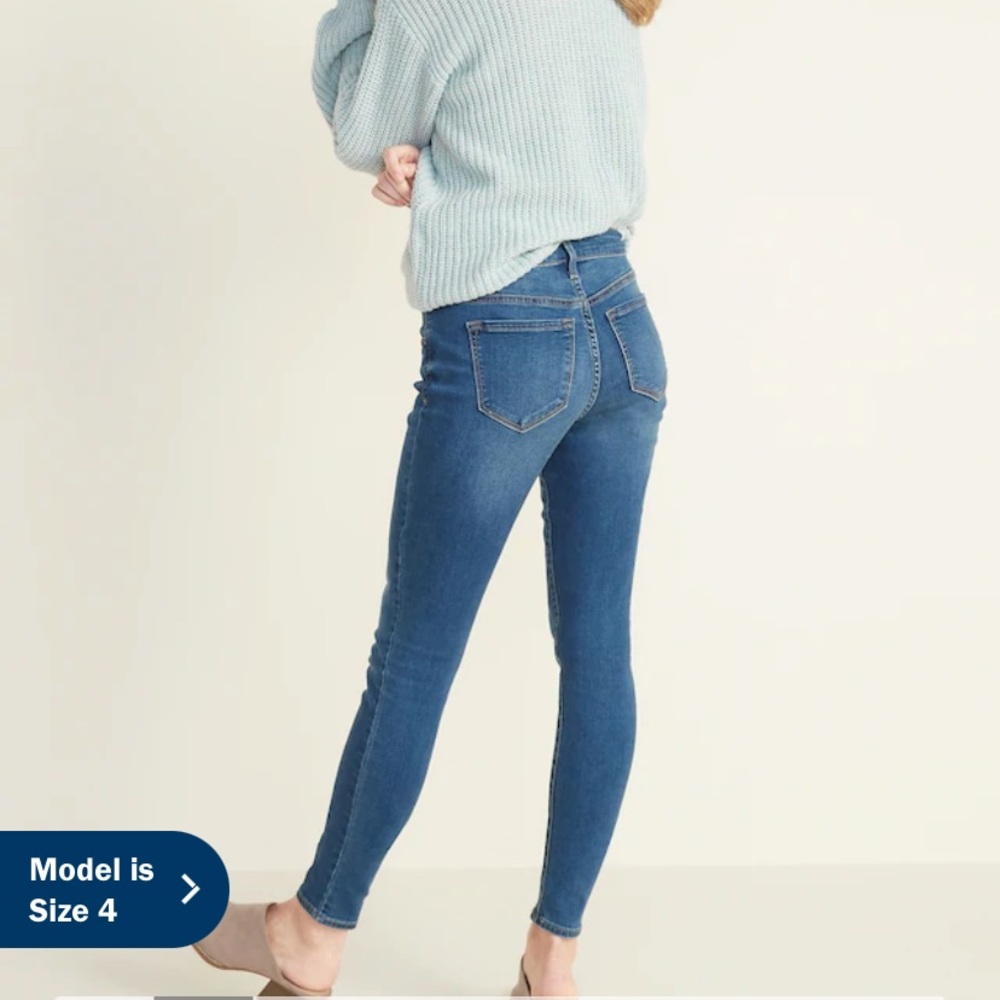🤩OLD NAVY SUPER SKINNY LOW RISE SZ: 10 SHORT🤩